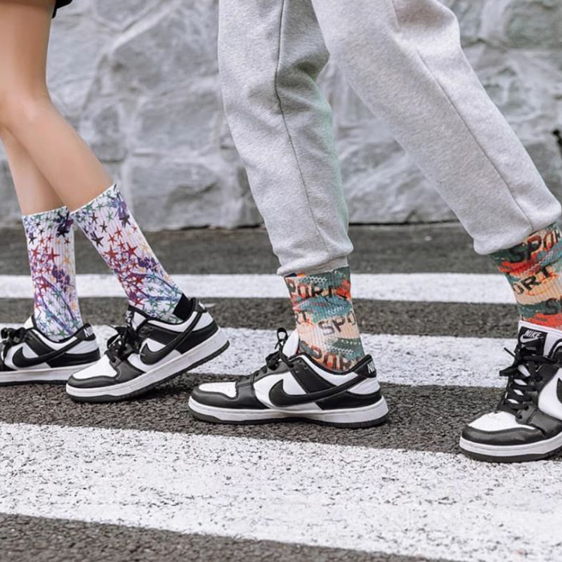 3D -tryckteknologi för vår- och sommarstrumpor, herr långa strumpor, kvinnors mellansulor, europeiska och amerikanska gatesporter, par bomullsstrumpor, graffiti trendiga strumpor 3D -tryckteknologi för vår- och sommarstrumpor, herr långa strumpor, kvinnors mellansulor, europeiska och amerikanska gatesporter, par bomullsstrumpor, graffiti trendiga strumpor