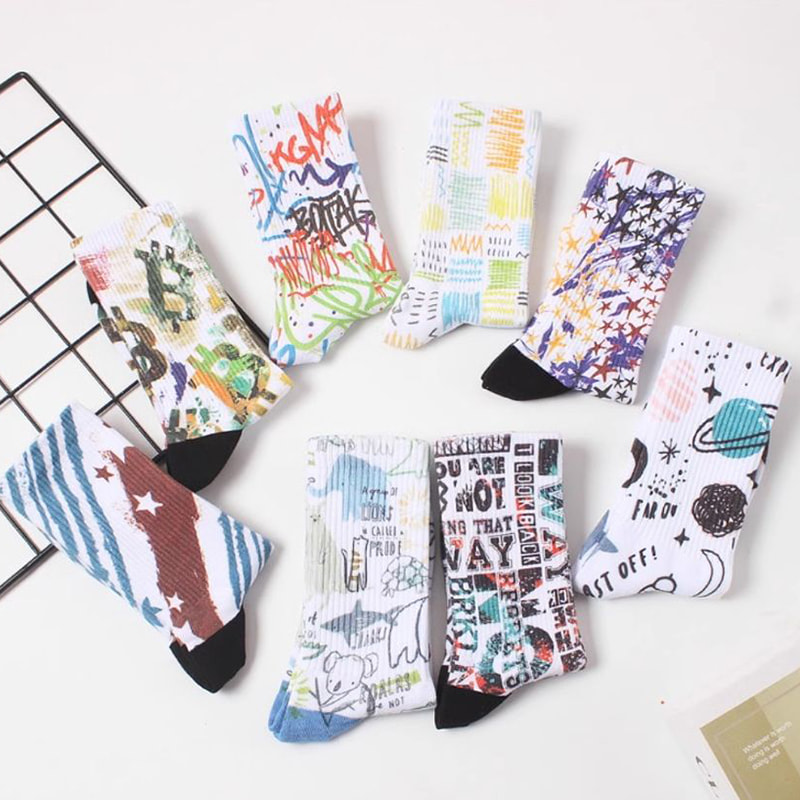 3D -tryckteknologi för vår- och sommarstrumpor, herr långa strumpor, kvinnors mellansulor, europeiska och amerikanska gatesporter, par bomullsstrumpor, graffiti trendiga strumpor 3D -tryckteknologi för vår- och sommarstrumpor, herr långa strumpor, kvinnors mellansulor, europeiska och amerikanska gatesporter, par bomullsstrumpor, graffiti trendiga strumpor