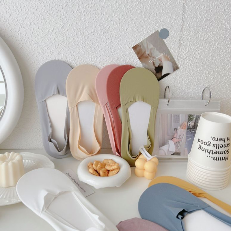 Morandi Ice Silk Splice Ice Silk Fabric Invisible Socks