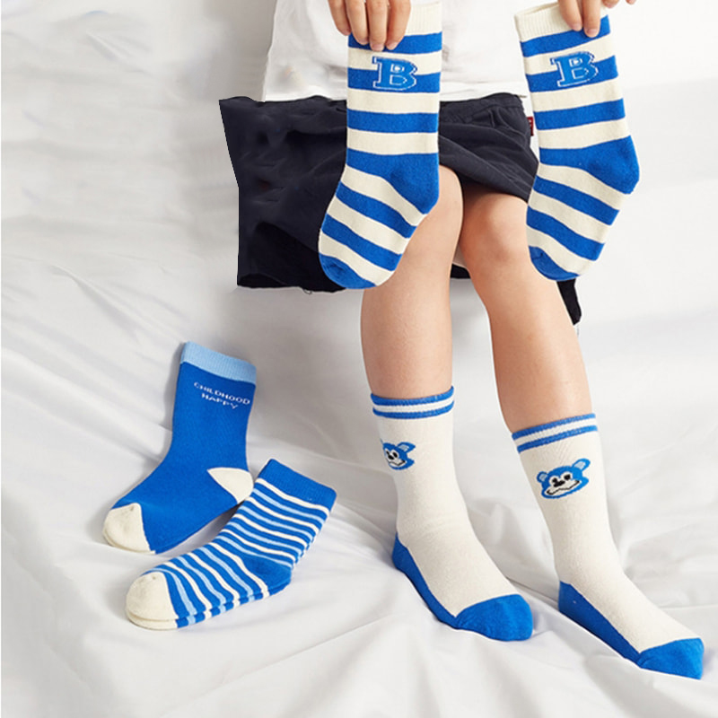 Barnstrumpor Klein Blue Letter Men's Cotton Socks College Style Breattable Mid Tube Socks